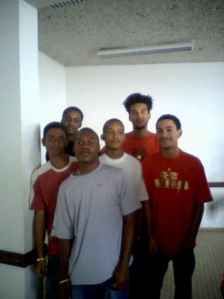 les garcons de la classe (sauf un L'NTRU DE TS3!!)